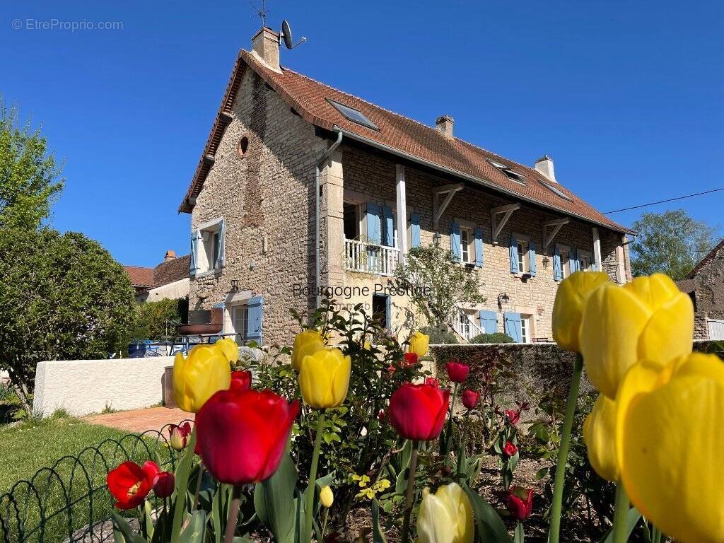 Maison à SAINT-GENGOUX-LE-NATIONAL