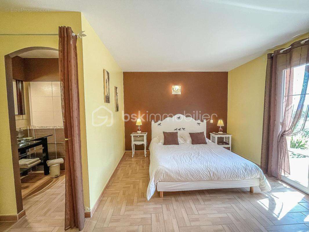 Domaine d'architecte 490 m² – 3 logements indépendants – Piscine à débordement – Vue panoramique – DPE A – Saint-Jean-de-la-Blaq - photo 19