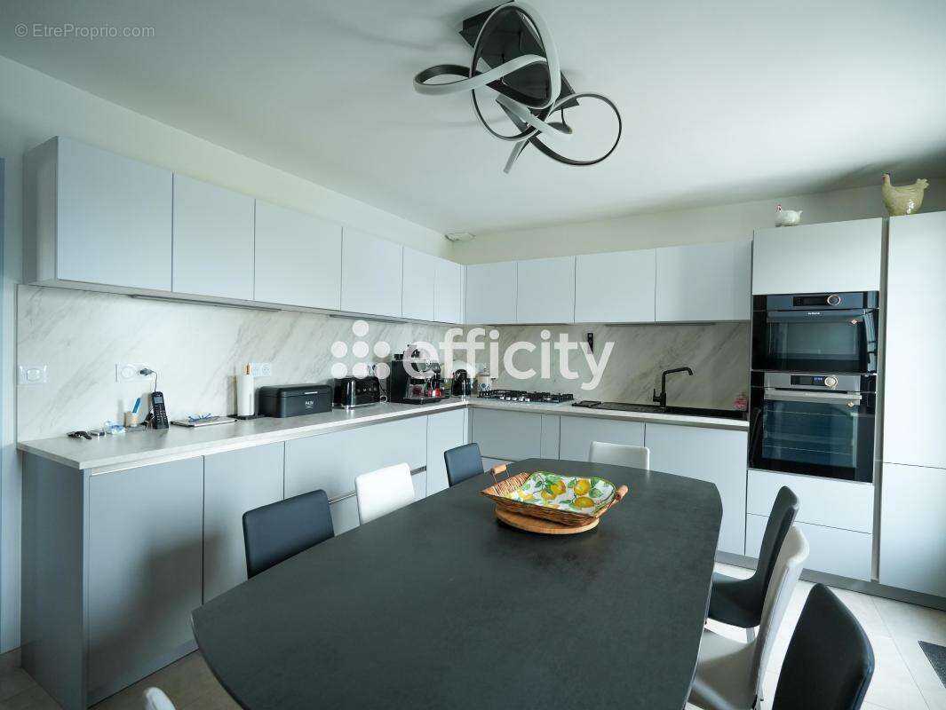 Maison à SAINT-PRYVE-SAINT-MESMIN