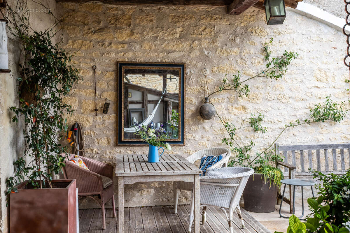 Maison à CASTELNAU-MONTRATIER