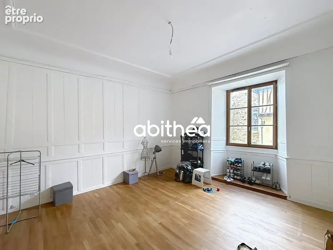 Grande maison de 266 m2 à Pierre Buffière - photo 8