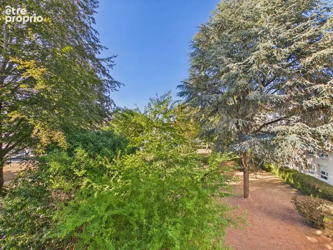 À VENDRE – Beau 2 pièces de 52,05 m² avec balcon, ascenseur, parking et cave - photo 9