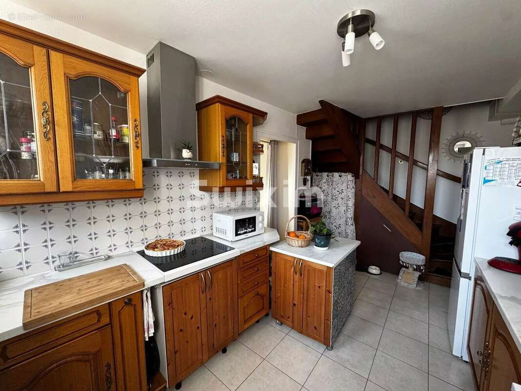 Maison de village avec cour, terrain et grange de 100 m² - photo 3