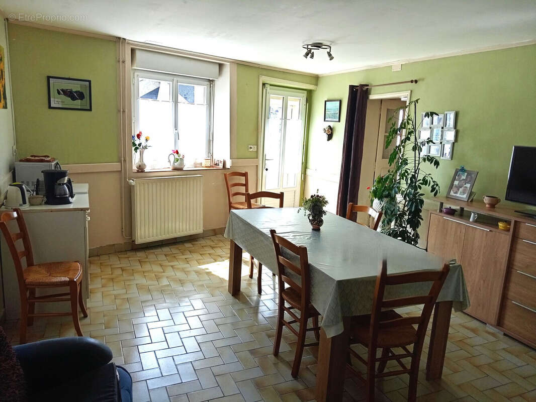 Maison à LA CHAPELLE-GLAIN