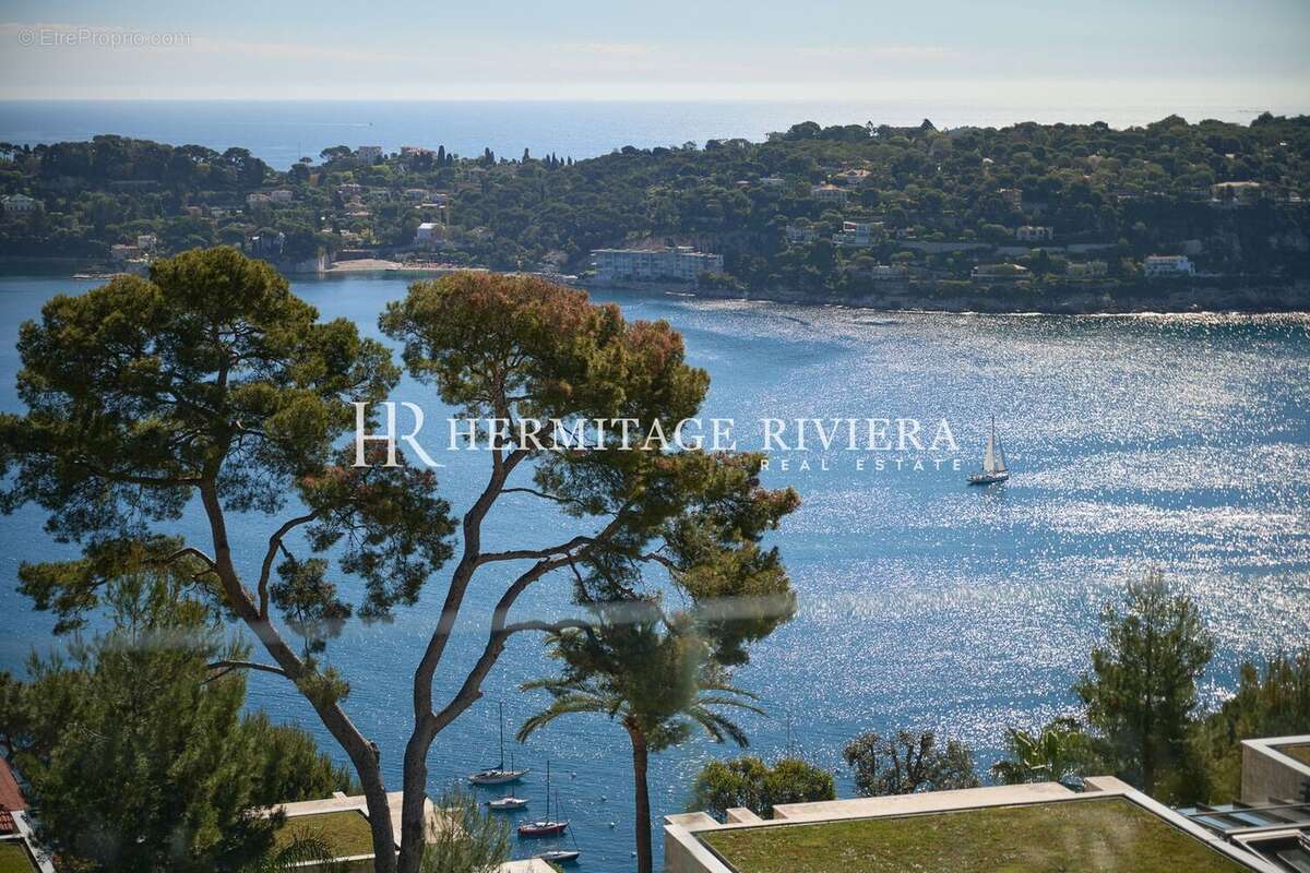 sea view of of contemporary villa for sale in Nice