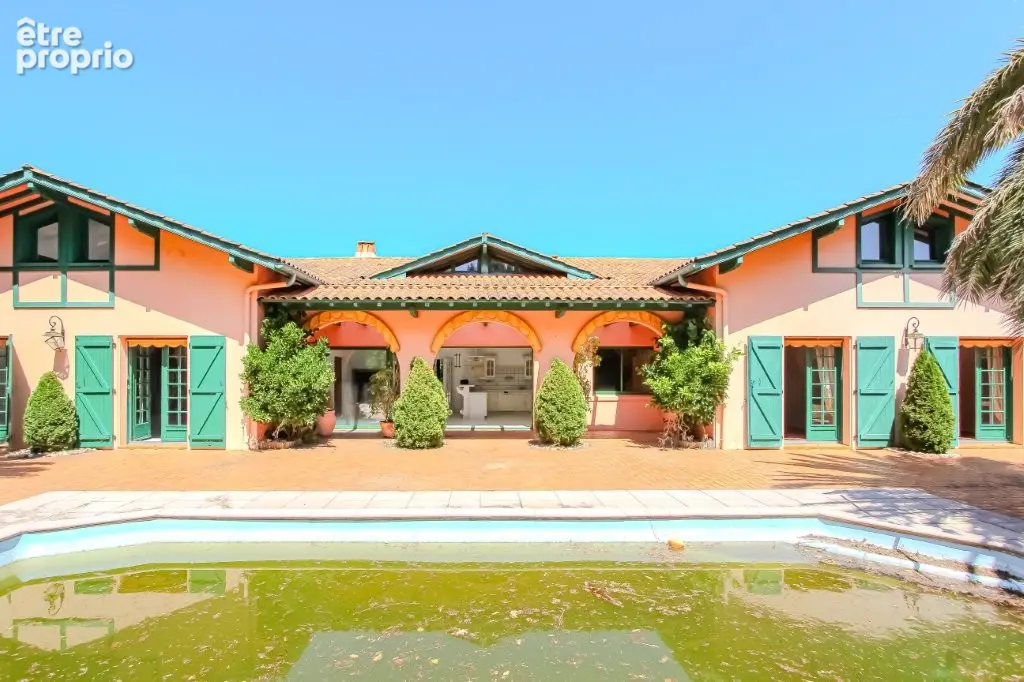 Arcangues - vue montagnes tres belle maison de plain pied  a rafraichir piscine - terrasse ? jardin ? garages - photo 2