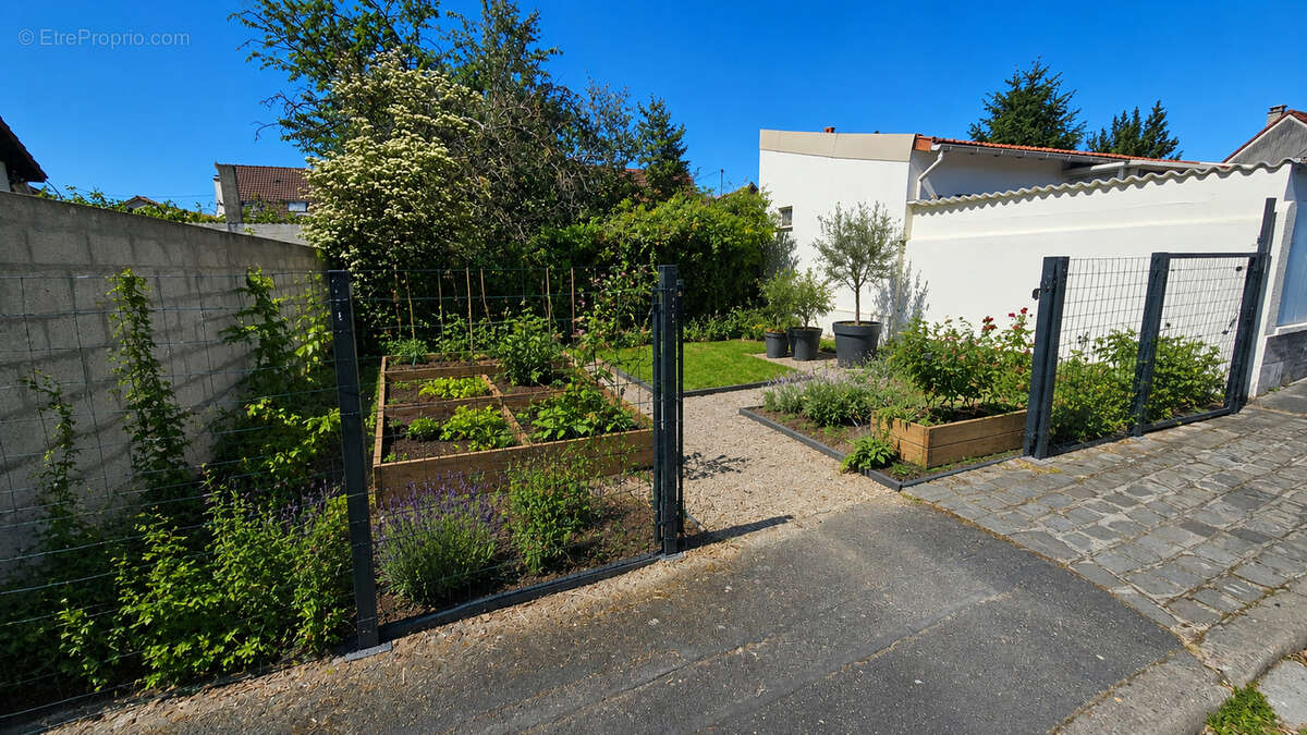 Terrain 86 m2 non constructible à CHAMPIGNY SUR MARNE quartier TREMBLAY - photo 5