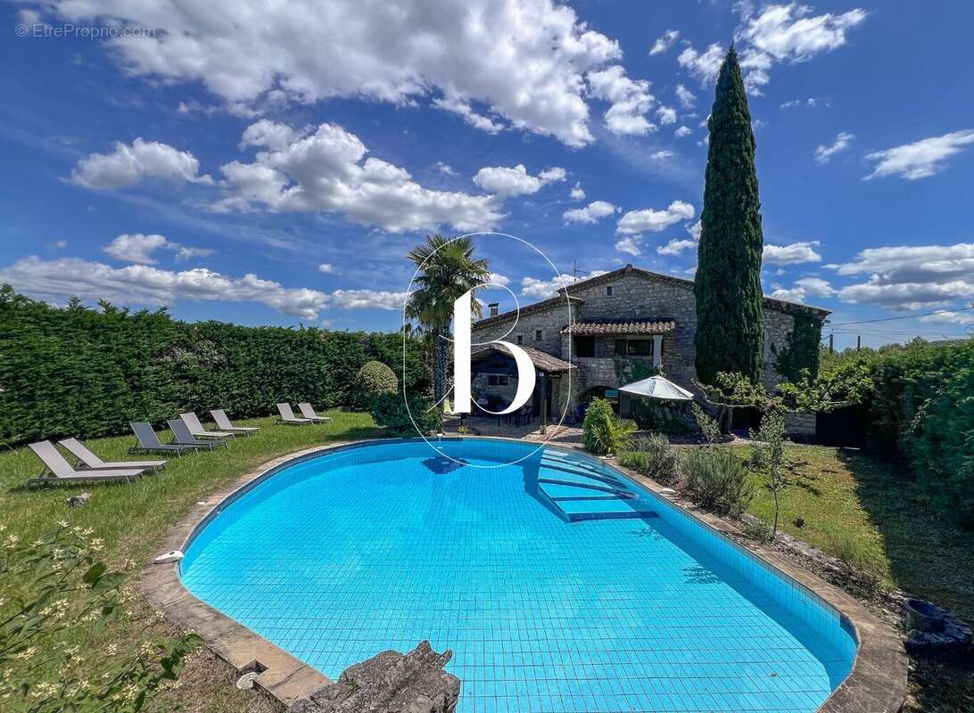 Maison 350 m² à Bessas  - photo 6