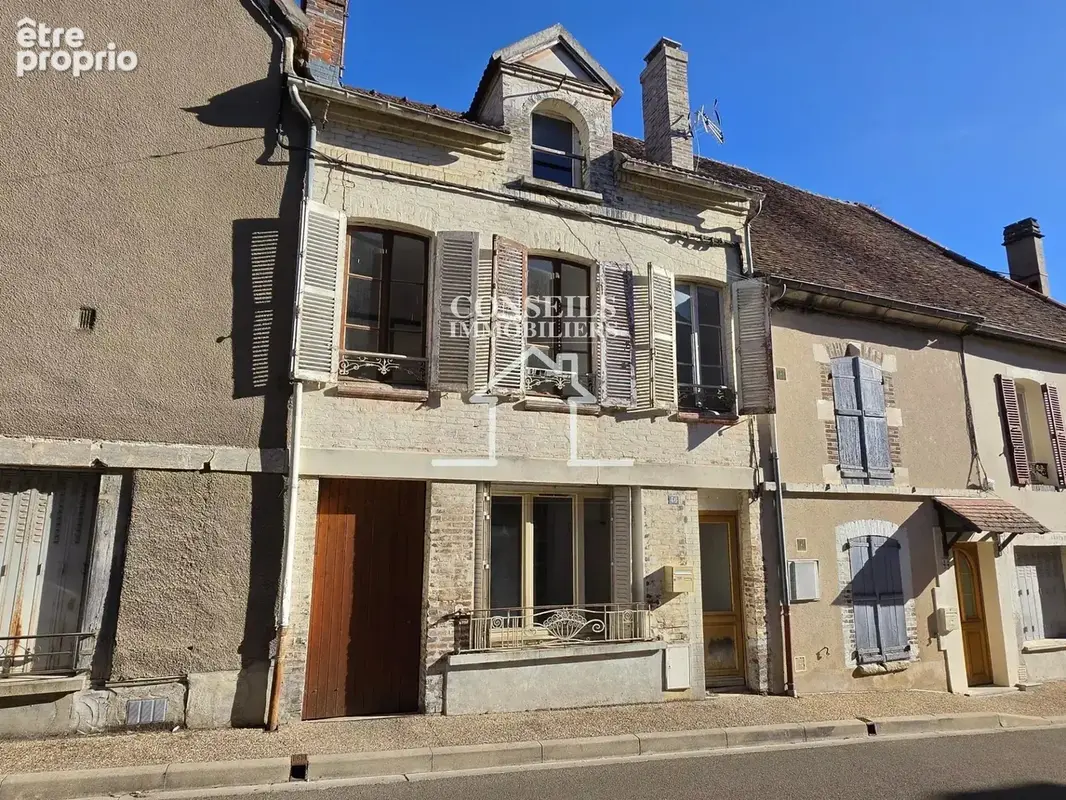 Photo Maison à Saint-Julien-Du-Sault au prix de 54 000€