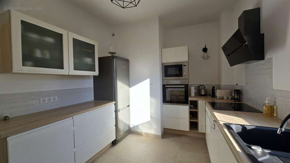 Propriano centre, Appartement  4 pièce(s) 105.58 m2 balcon 30 m2, parking, petite vue mer - photo 3