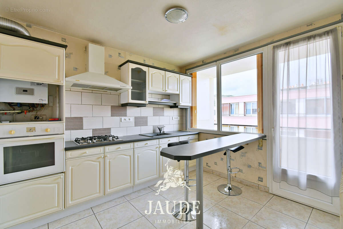 Appartement T3 de 62 m2 en DERNIER ÉTAGE avec balcon, parking et 2 caves   Quartier République / Stade Marcel- - photo 3