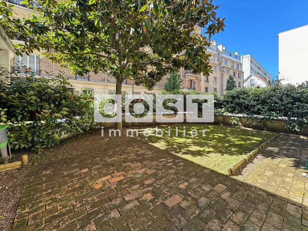 Appartement à LA GARENNE-COLOMBES