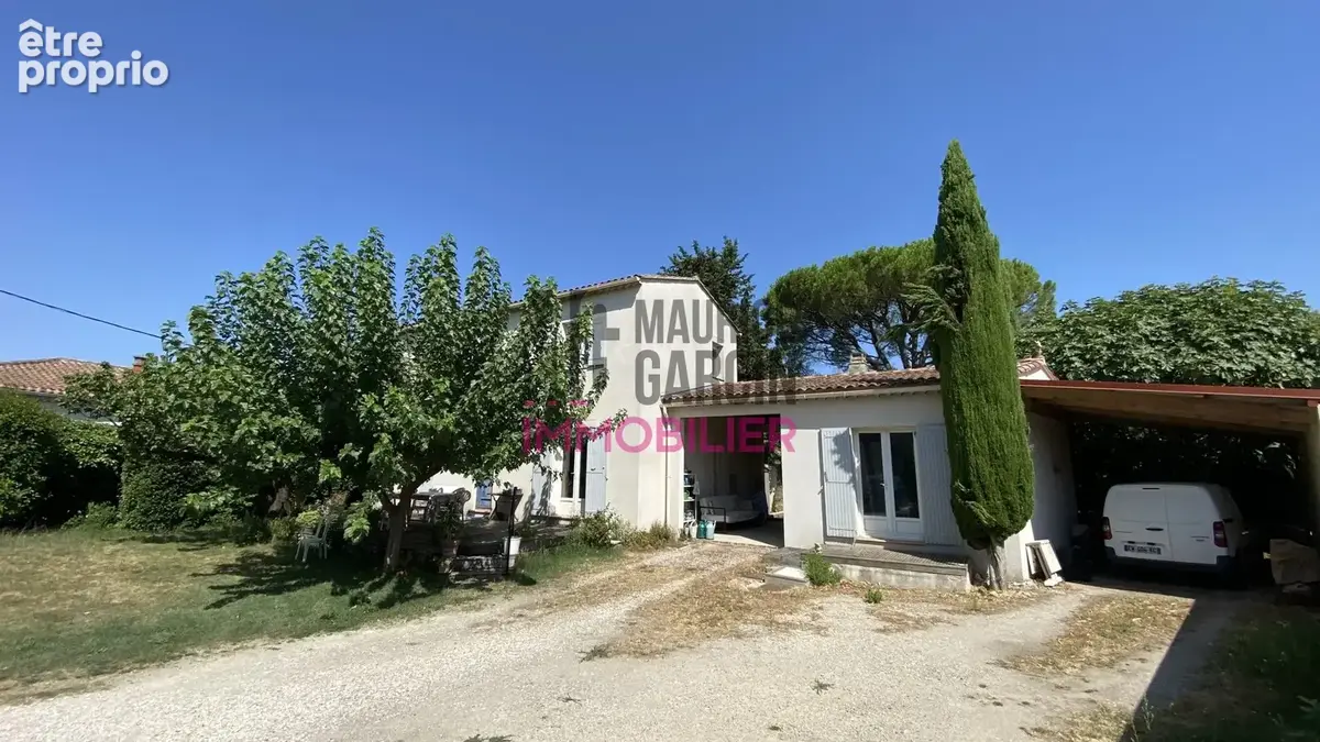 Maison à ENTRAIGUES-SUR-LA-SORGUE