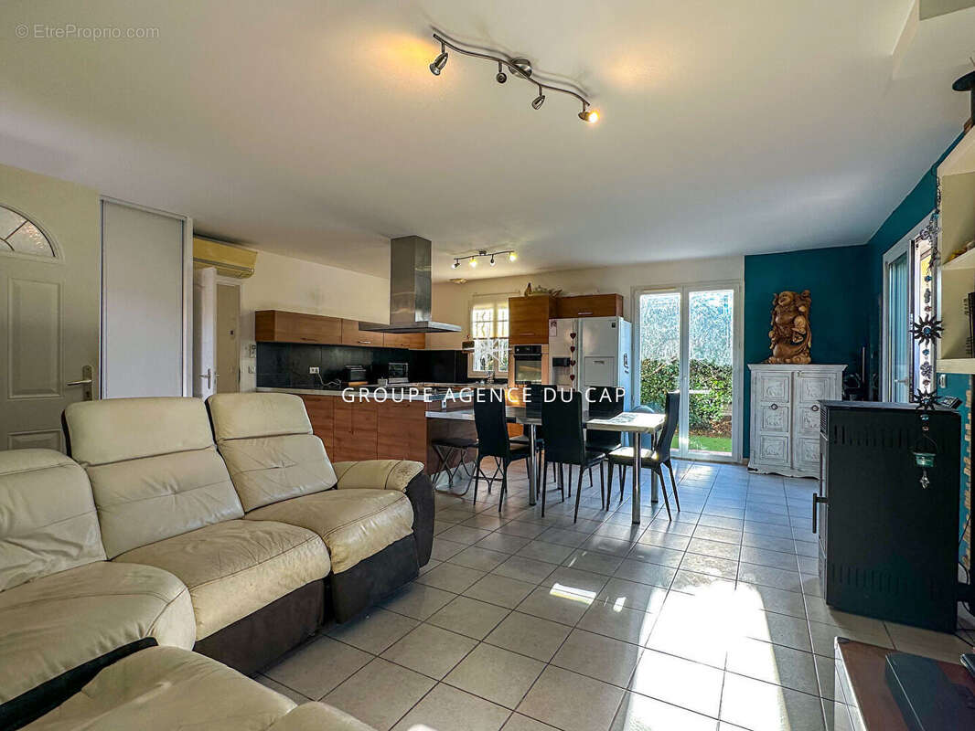 Maison à ROQUEBRUNE-SUR-ARGENS