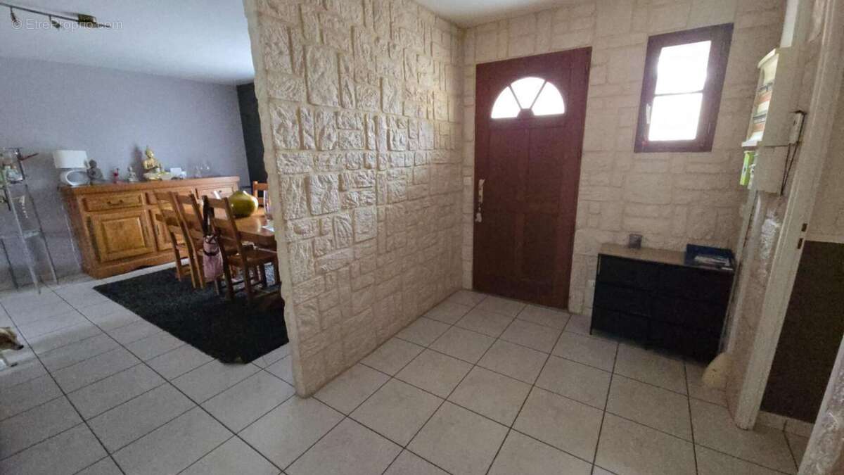 Maison à CHERISY