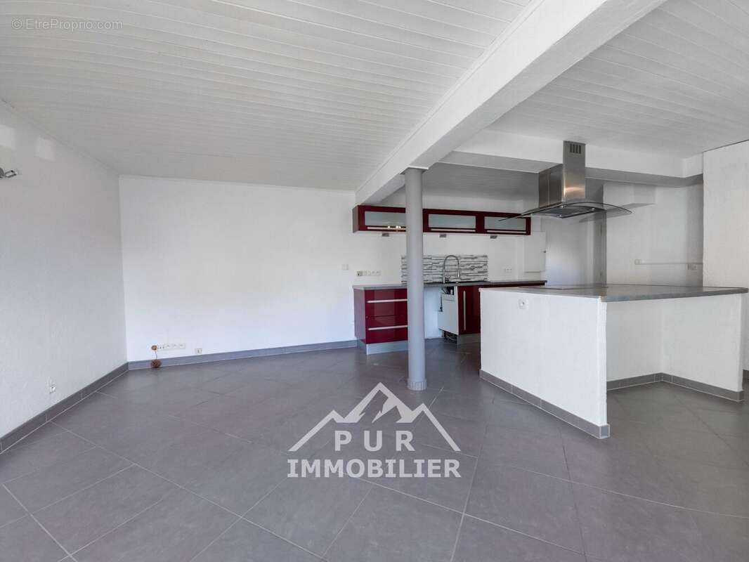 Appartement à CONTAMINE-SUR-ARVE