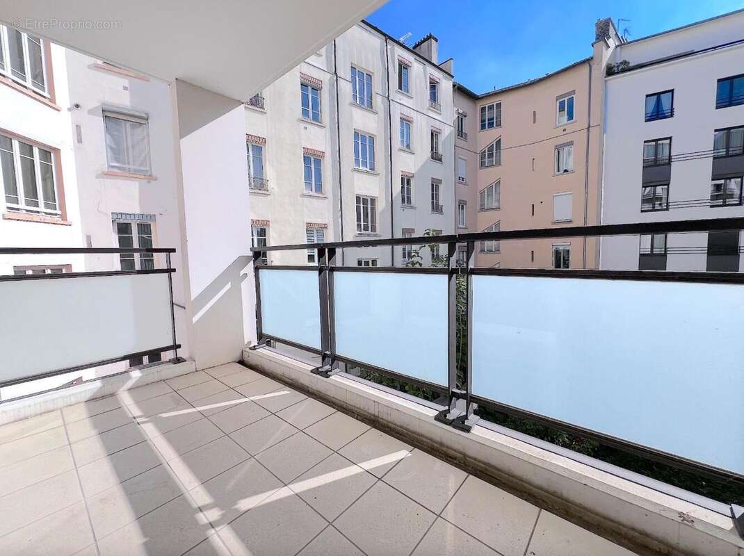   - Appartement à LYON-3E