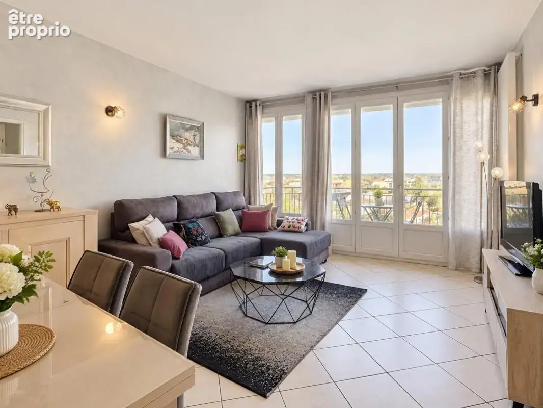 Villefranche - T4 -  85 m² avec balcon, séchoir, cave et parking - photo 1