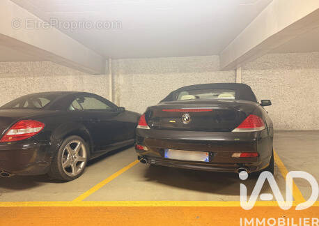 Photo 1 - Parking à PARIS-8E