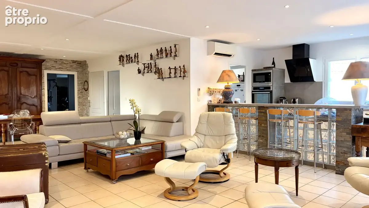 Villa indépendante de 161m2, 2 garages , avec un beau potentiel, à 5 minutes du Lac du Salagou ! - photo 8