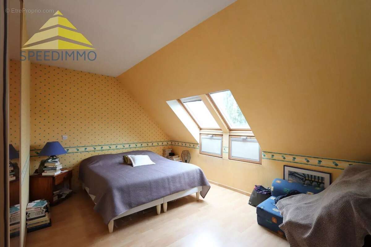 Maison à MANDRES-LES-ROSES