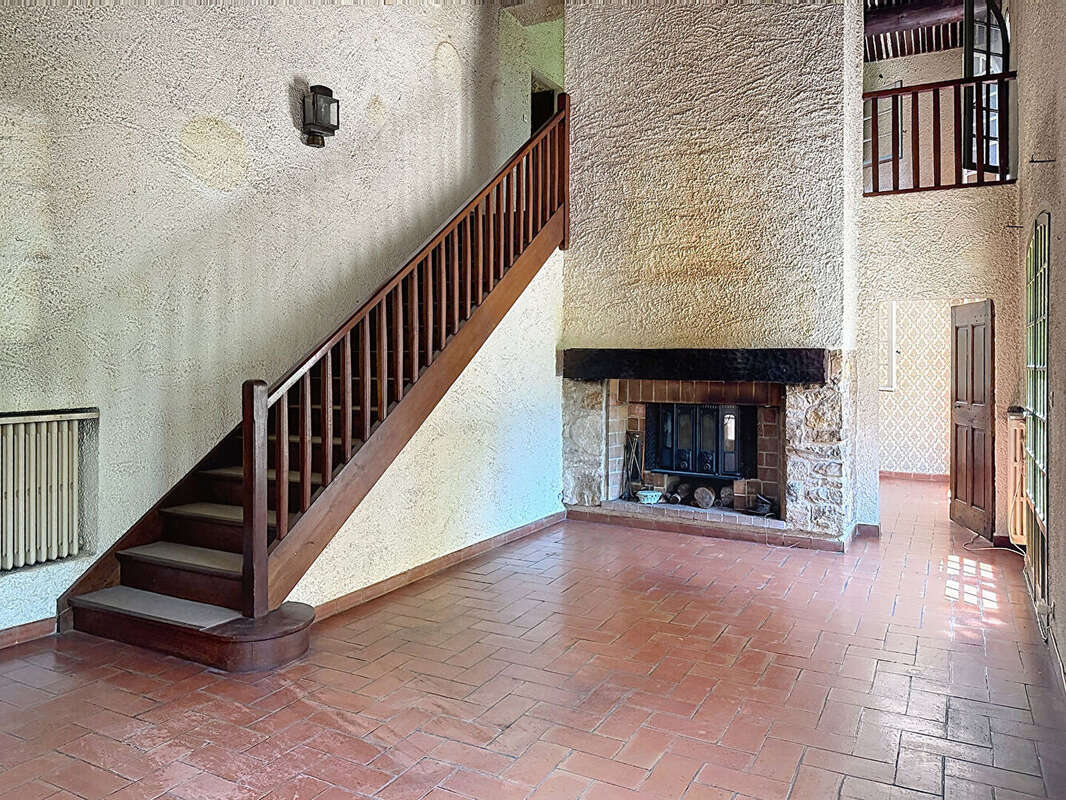 Maison Aix En Provence 7 pièce(s) 165 m2 sur une parcelle de 2500 m2 - photo 4