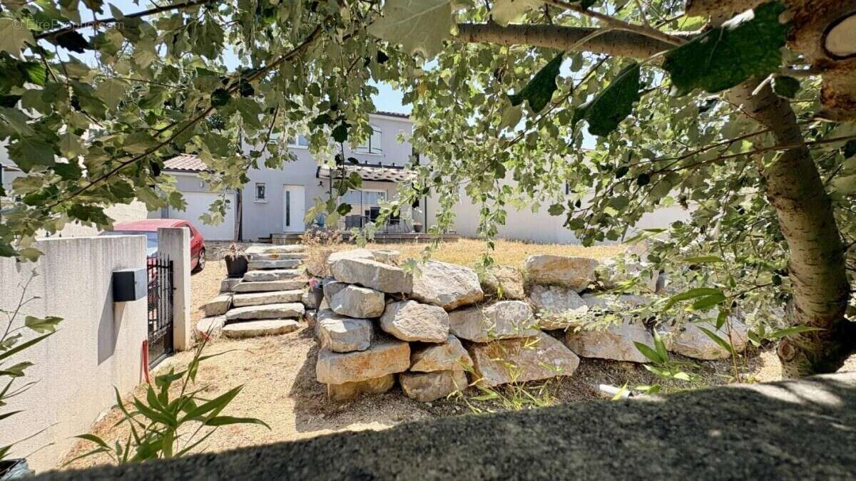 Villa récente avec 4 chambres à Bédarrides - photo 17