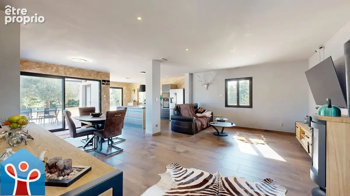 Villa moderne avec piscine, dépendances et terres agricoles - photo 6