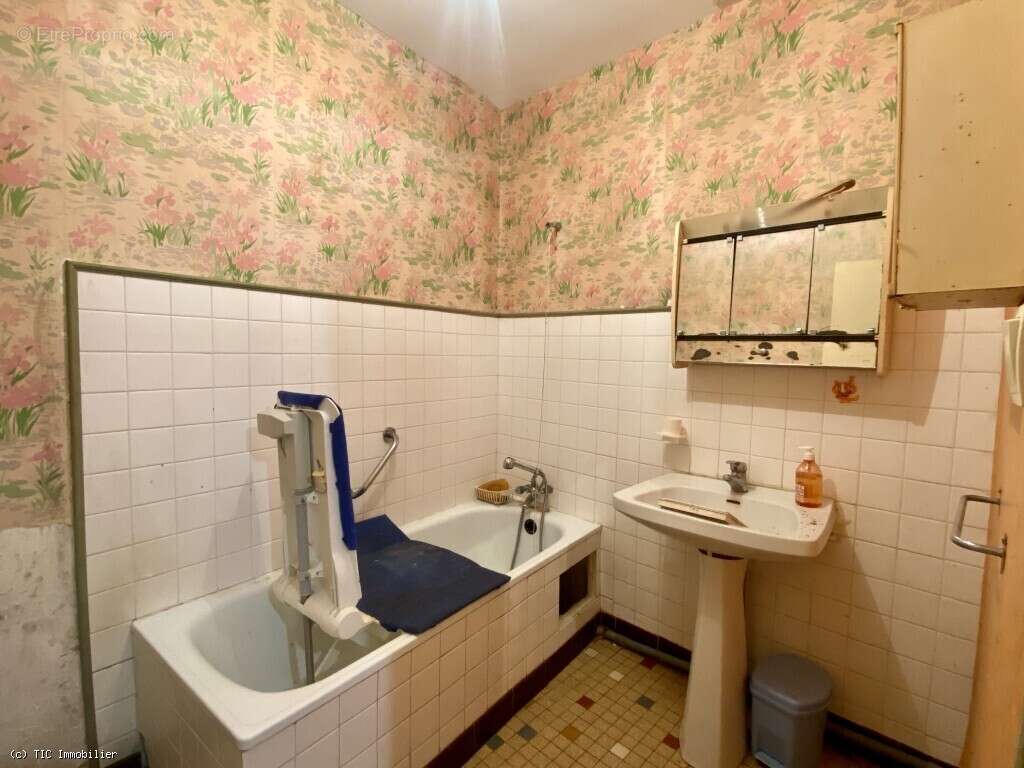 Prix Négociable : Maison Plain Pied à Rénover centre Aunac - photo 23