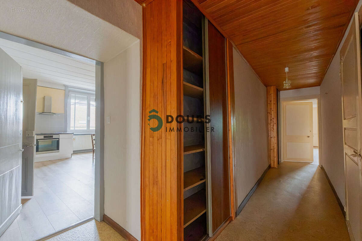 Appartement à ORCHAMPS-VENNES
