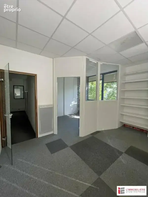 Photo Commerce à Vannes au prix de 845 350€
