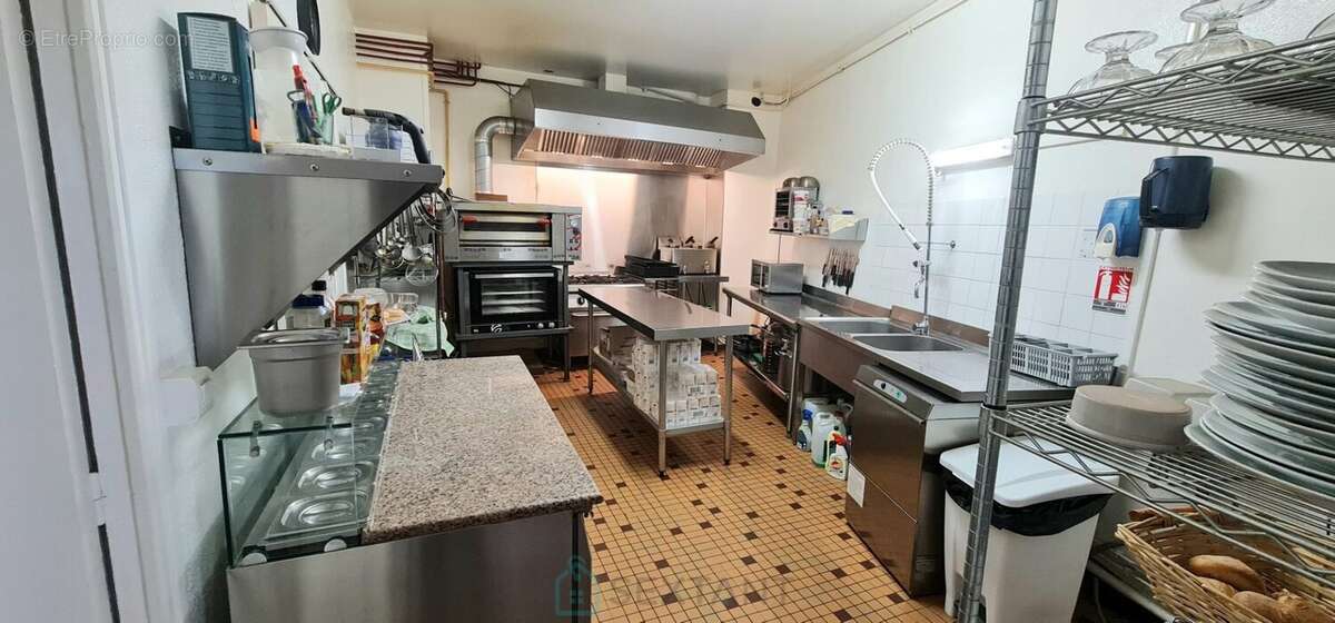 Commerce à LA ROCHE-BLANCHE