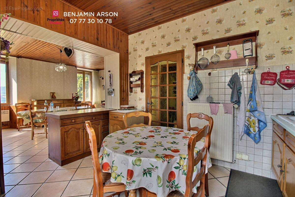 Maison Saint Laurent Du Pont 13 pièces - 8 Chbres - 236 m2 - photo 10