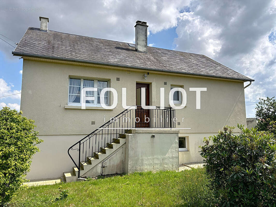 Maison à CONDE-SUR-VIRE