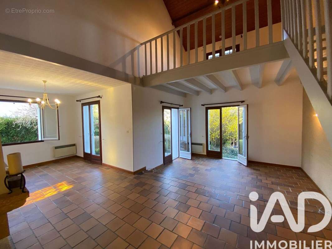 Maison 140 m² à Vouneuil-Sous-Biard  - photo 7