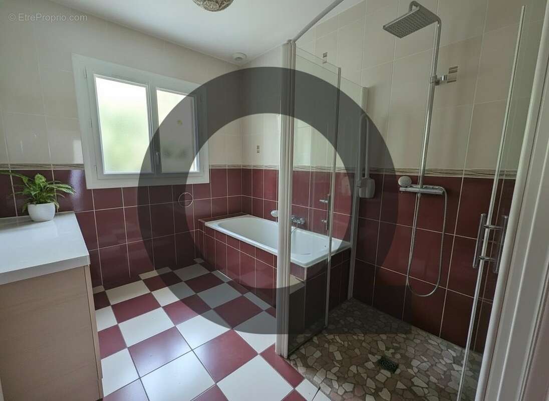 Salle de bain  - Maison à HURE