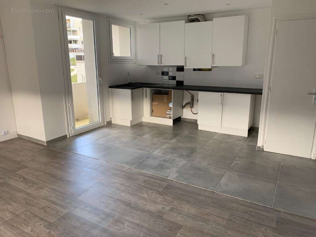 Appartement à UNIEUX