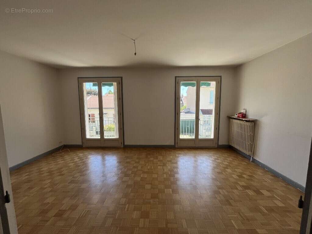 Appartement 85 m² à Vichy  - photo 2