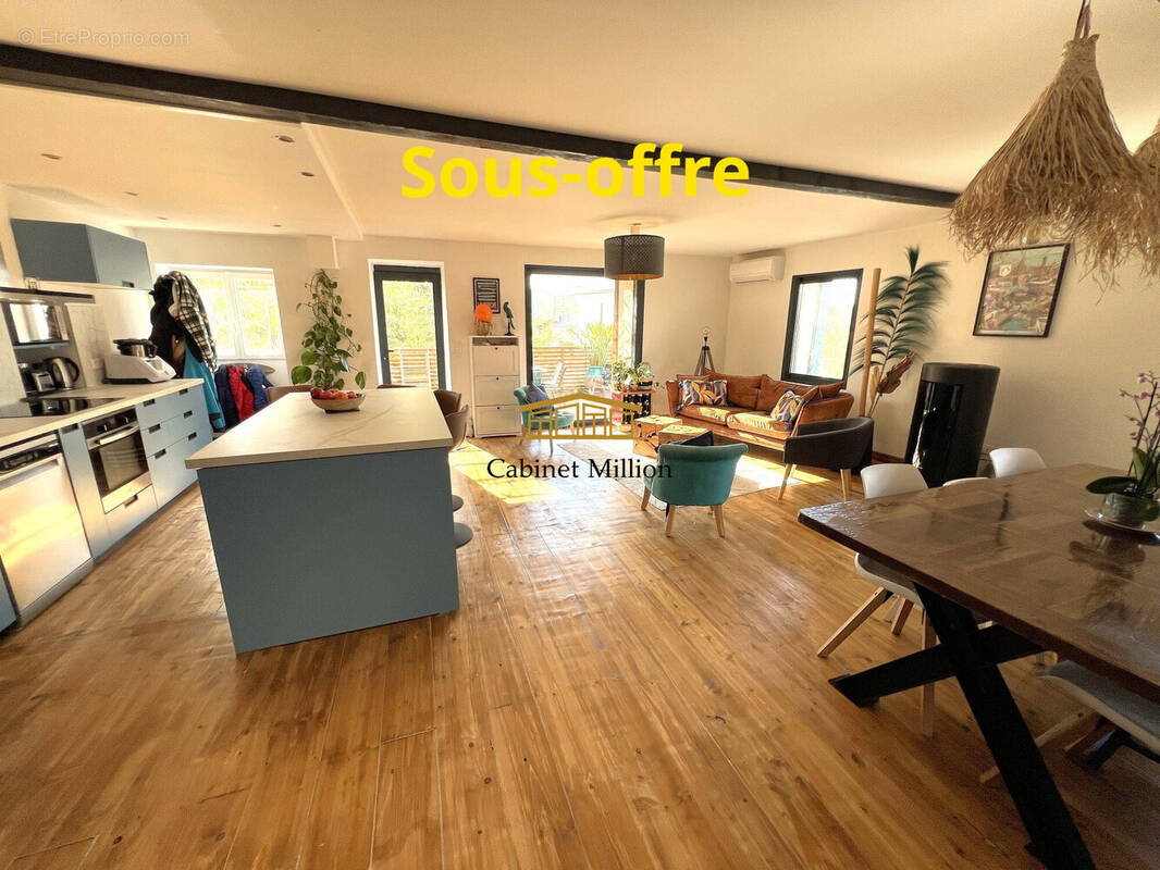 Maison à VIC-LA-GARDIOLE