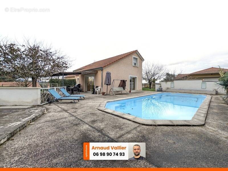 Maison à COMMELLE-VERNAY