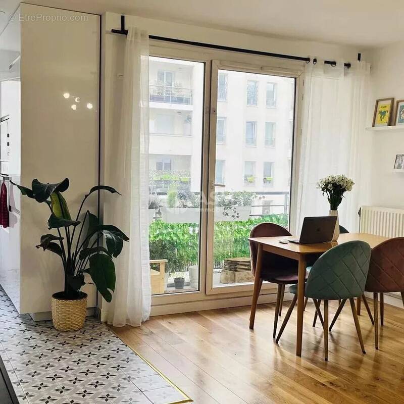 Appartement à COURBEVOIE