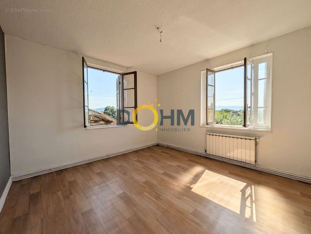 Ancien atelier de tissage a rehabiliter avec un appartement t4 sur un terrain de 497 m2 - photo 5