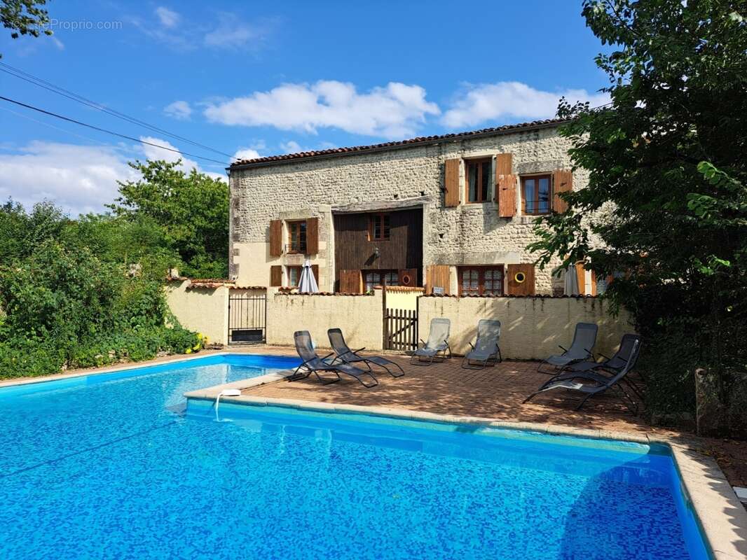 20230716_173239.jpg - Maison à SAINT-PIERRE-DE-JUILLERS