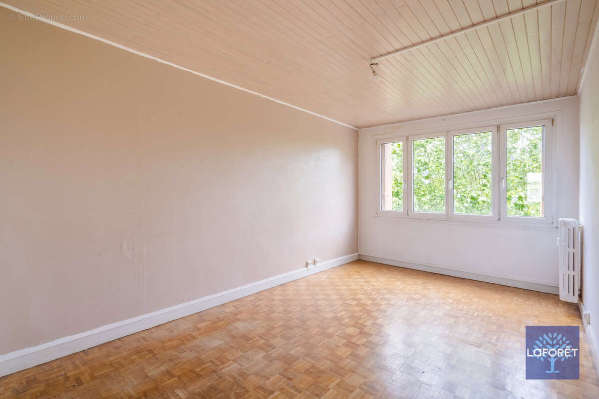 Appartement à LES PAVILLONS-SOUS-BOIS