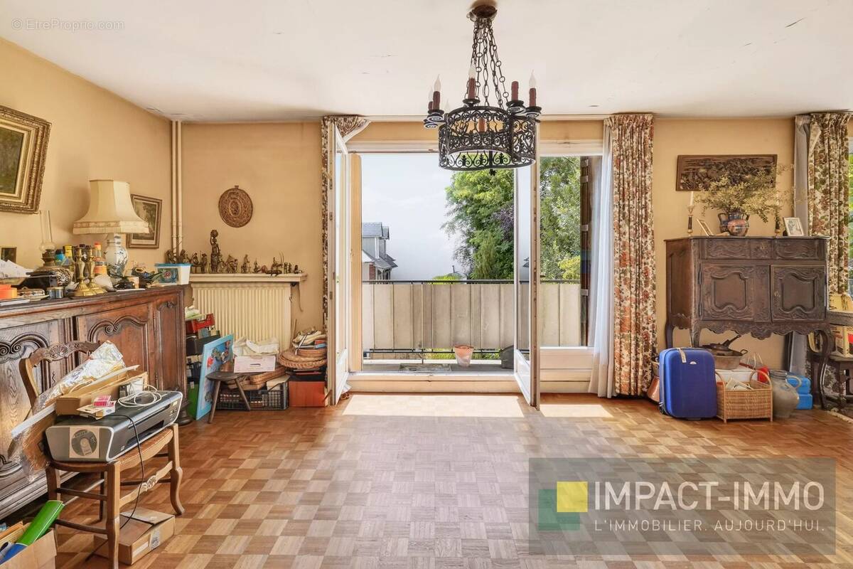 Appartement à COURBEVOIE