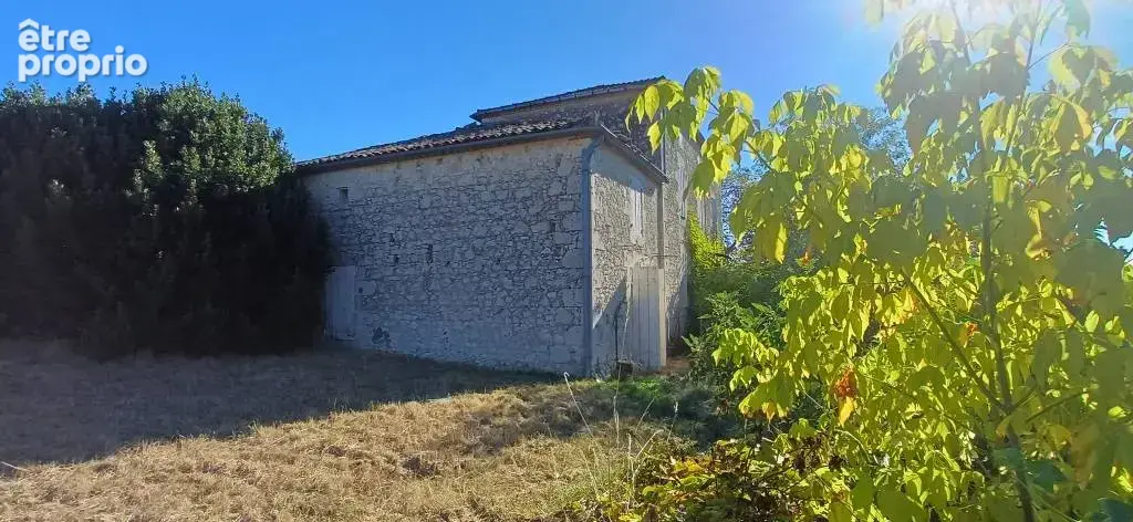 Maison village en pierre jardin arbore - photo 2