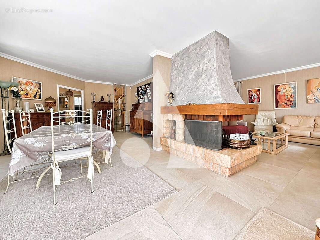 Maison à BRISON-SAINT-INNOCENT