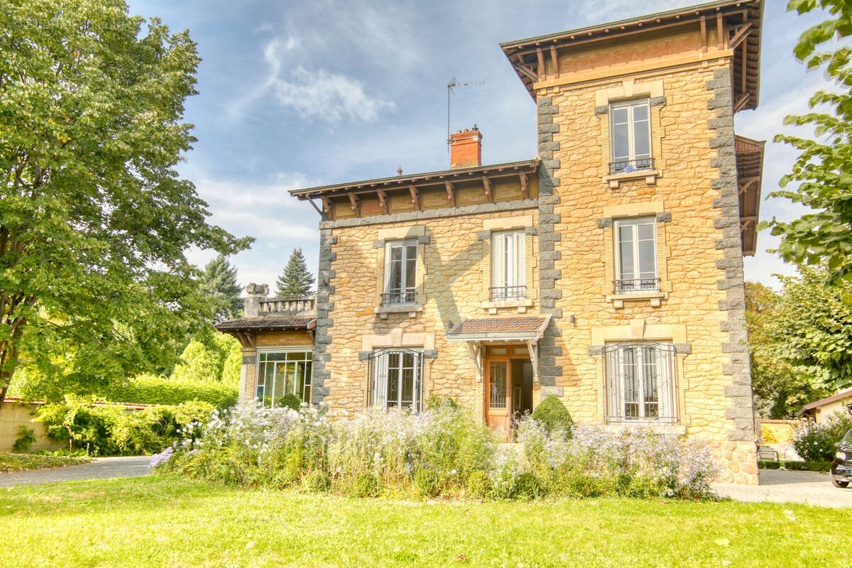 Maison à TASSIN-LA-DEMI-LUNE