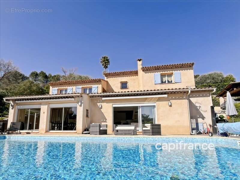 Maison à BAGNOLS-EN-FORET