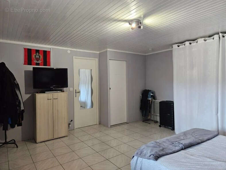 À vendre en exclusivité - Maison lumineuse 3P + 2 pièces avec terrasses, jardin, vue dégagée sur Drap et stationnement - photo 17